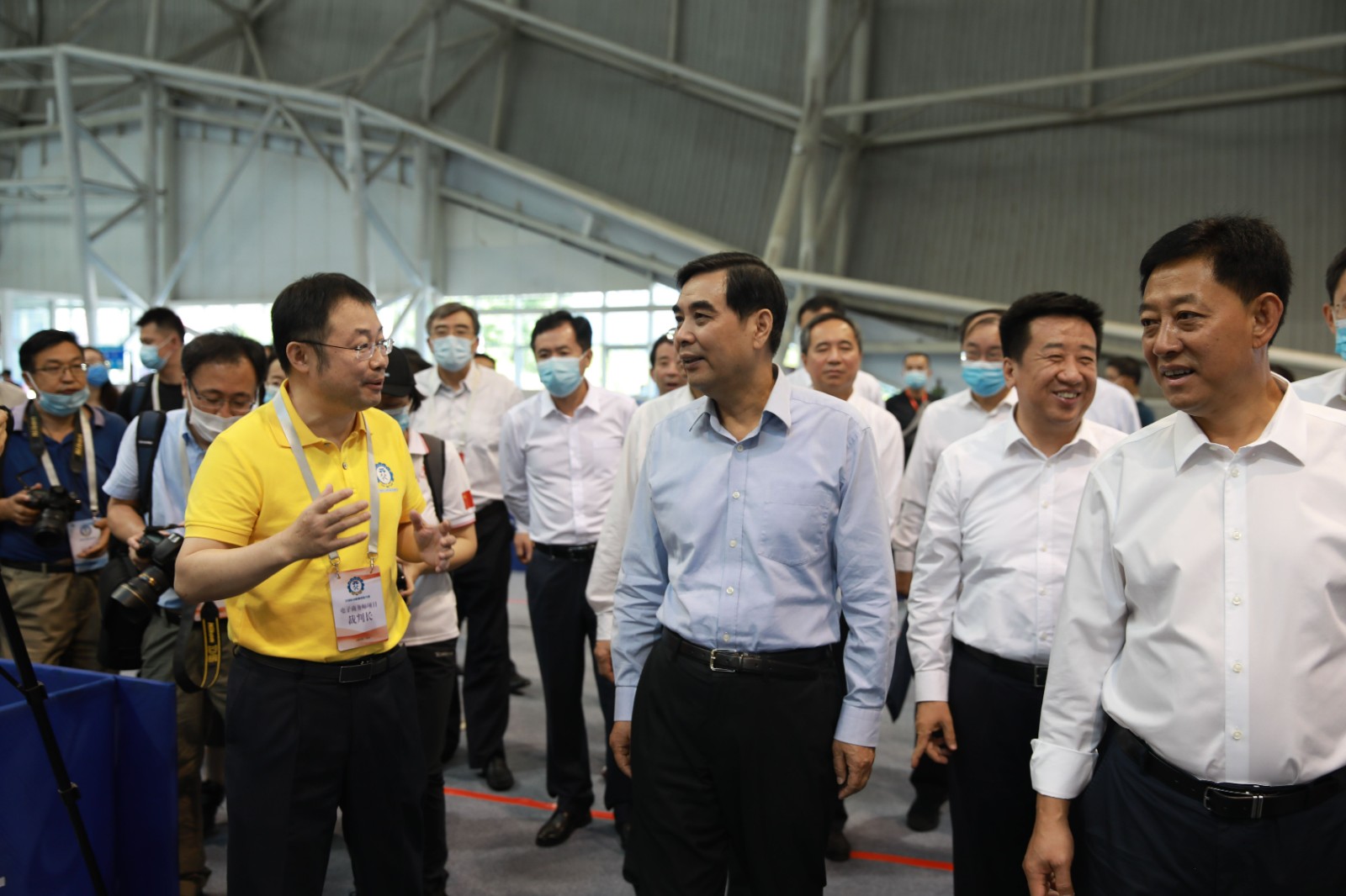 1634088271605096769.jpg 黄总1.jpg